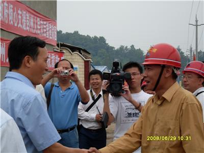 時(shí)任福建省委常委、福州市市委書記袁榮祥看望我司四川汶川地震救災(zāi)員工